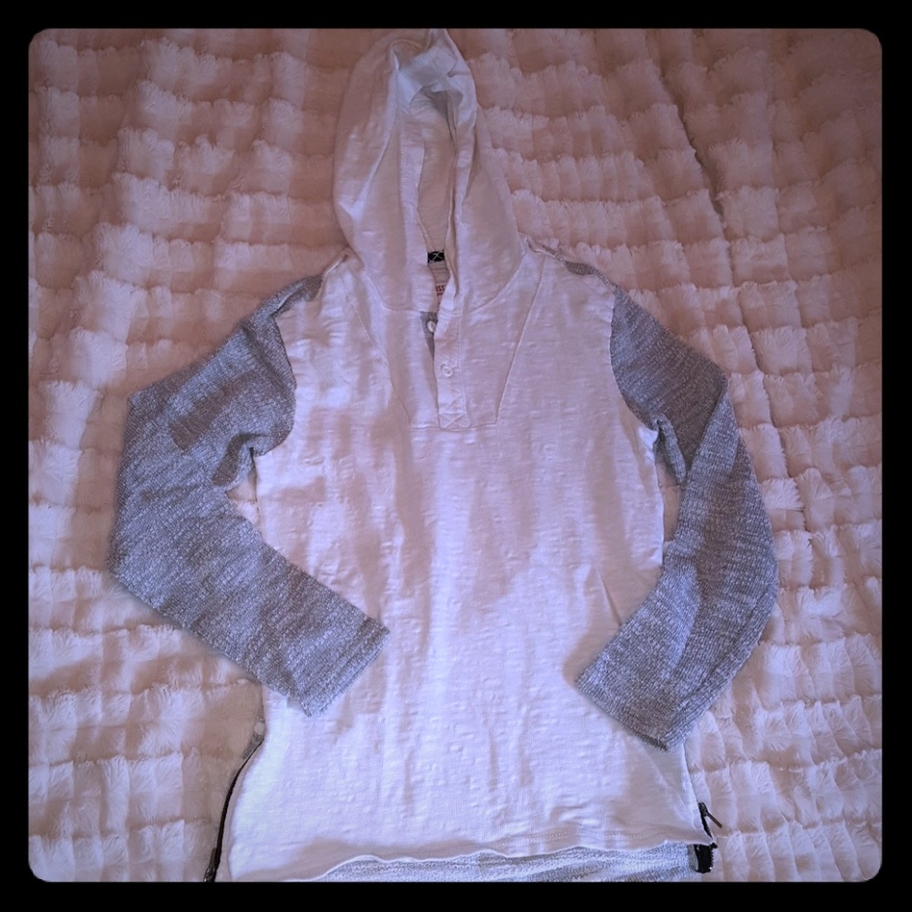 🔴BOGO🔴 BOYS HOODED TOP WITH SIDE ZIPPERS
